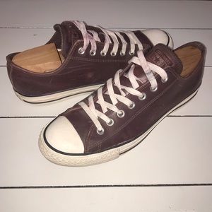 Men’s Leather Chuck Taylor low